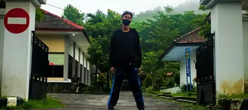 一ヶ月で足首を痛めた。それでも、やめなかった。